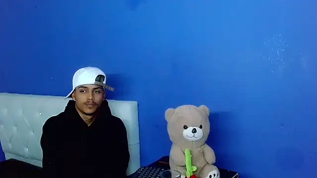 XXX chat uživo modela Angel_foxc13