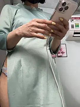 Nana-19 Adlı Modelin Canlı XXX Sohbeti