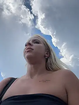 Chat +18 de LikaCat ao vivo