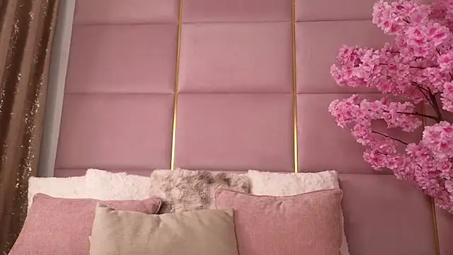 Elliblue Adlı Modelin Canlı XXX Sohbeti