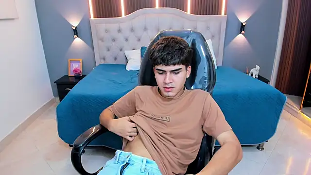 Tommy18__'s Live XXX Chat