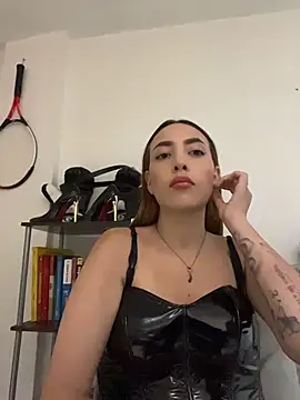karla_Goddess Adlı Modelin Canlı XXX Sohbeti
