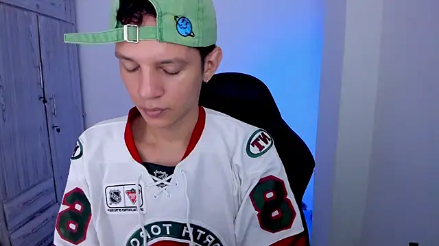 Chat +18 de tylerrnova ao vivo