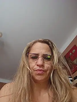 BLONDKICIA1 Adlı Modelin Canlı XXX Sohbeti
