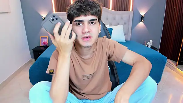 Tommy18__'s Live XXX Chat
