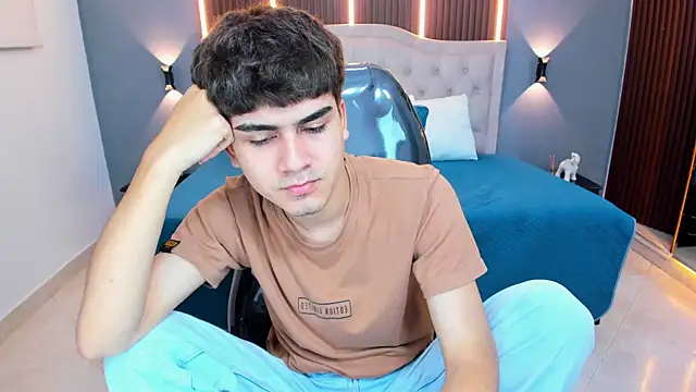 Tommy18__'s Live XXX Chat