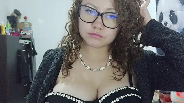 Živý XXX chat curly_greeneyed