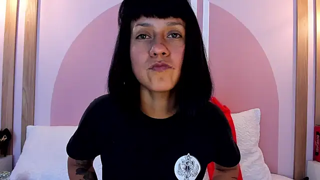 Chat +18 de Valkiriia_wiine ao vivo