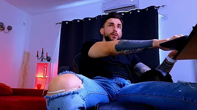 Czat XXX na żywo – MightyAaron66
