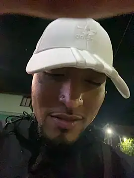 צ'אט XXX בשידור חי של dantedesirexx