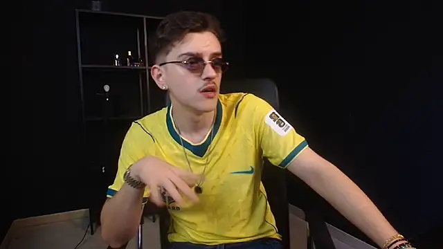 FelixStarkk Adlı Modelin Canlı XXX Sohbeti