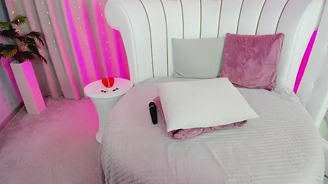 _Sunpuddle live XXX chat
