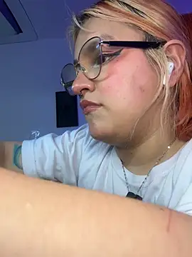 XXX chat uživo modela Sophia_Weest99