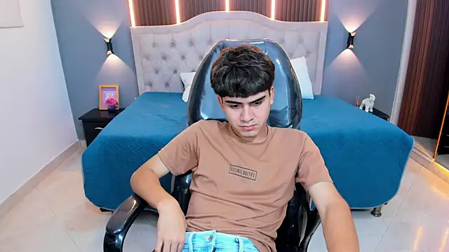 Tommy18__'s Live XXX Chat