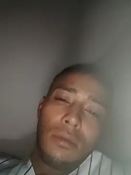 Show modela Andy2025arden na web-kameri