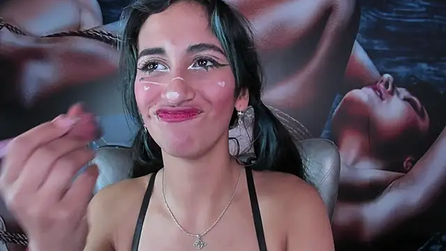 miss___taylor Adlı Modelin Canlı XXX Sohbeti