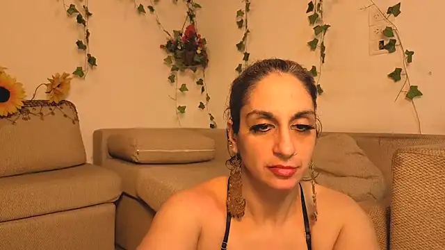 XXX chat uživo modela Bellydancerhot