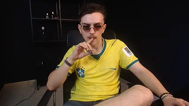 FelixStarkk Adlı Modelin Canlı XXX Sohbeti
