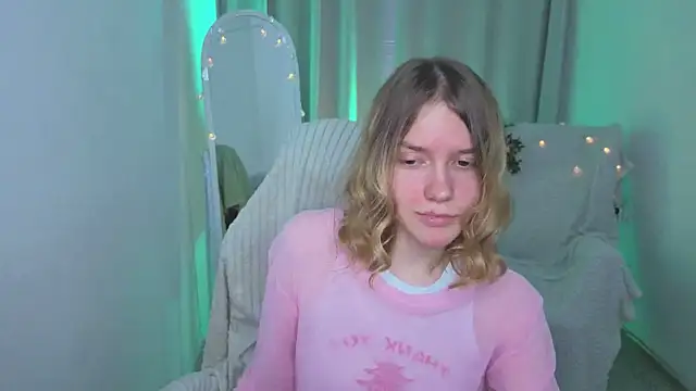 MilanaRayy élő XXX-chatje