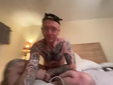 nATTi_dADDy: διαδικτυακό σόου στην κάμερα