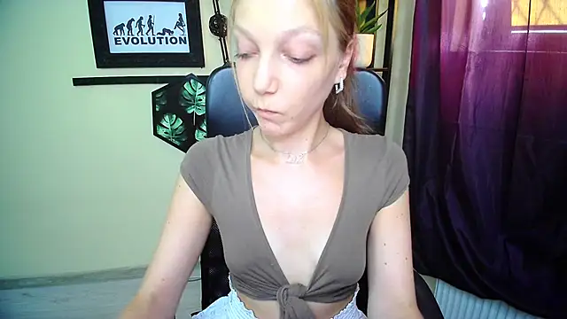 EmillyPlay's Live XXX Chat