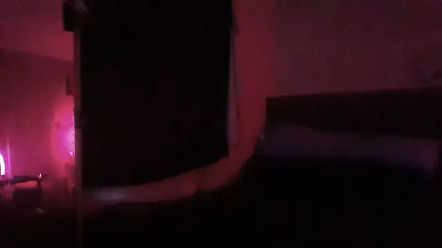Chat +18 de 1n0nlythroat ao vivo