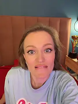 EvelynPoole Chat XXX live