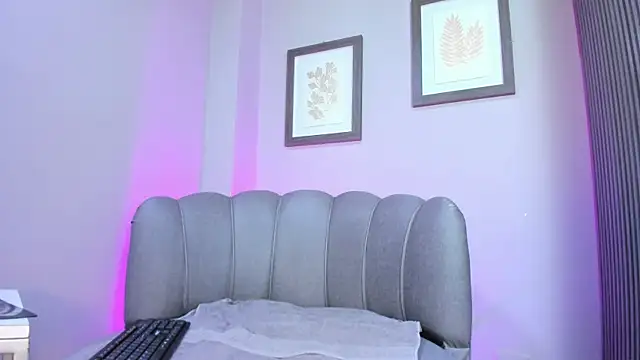 Chatroom XXX en direct de Roxanna_moore