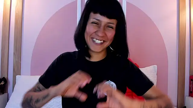 Valkiriia_wiine's Live XXX Chat