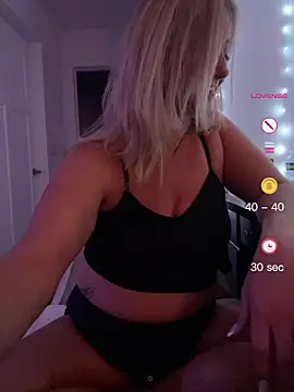 FoxyMillie Chat XXX live