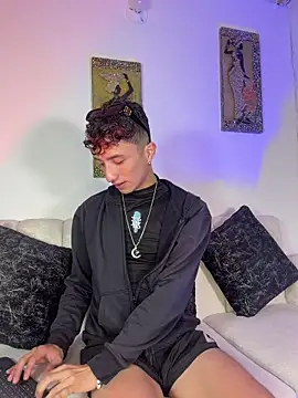 mhatias_'s Live XXX Chat