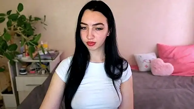 WildKittenX_ Adlı Modelin Canlı XXX Sohbeti