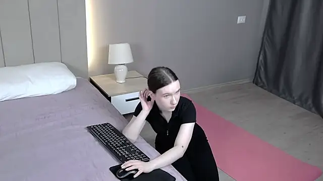 MarliinNova Adlı Modelin Canlı XXX Sohbeti