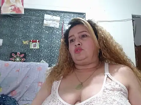 Perla1981-- Live XXX-chat