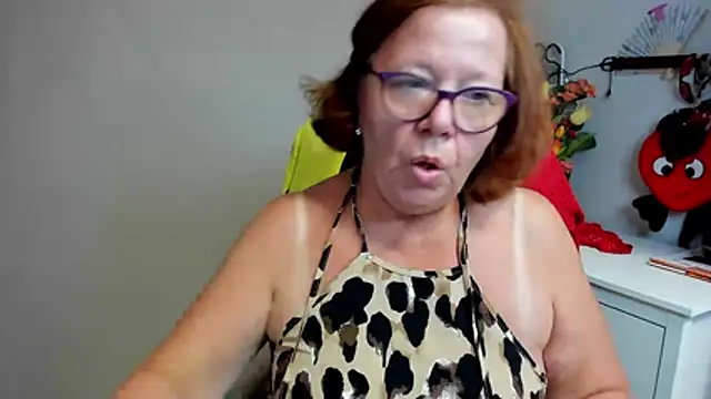 Онлайн чат XXX Adelewildx