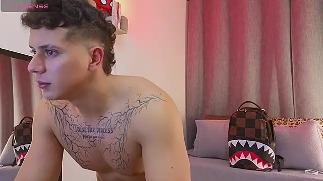ASHTON_HILS Chat XXX live