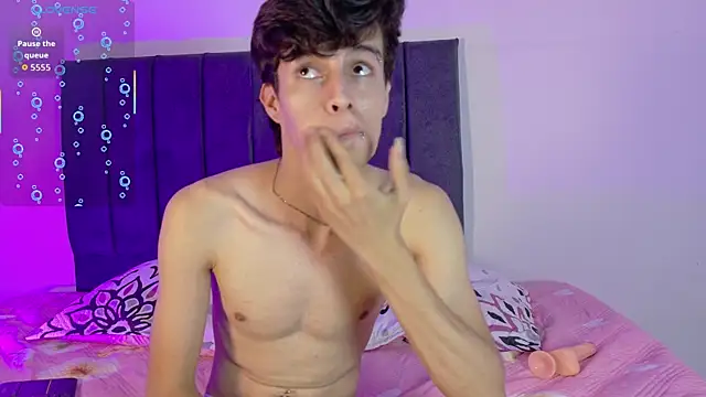 Živý XXX chat axxxel_twink