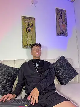 mhatias_ Live XXX Chat