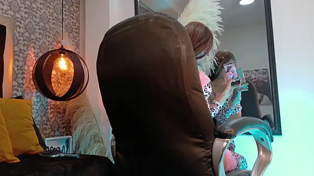 XXX chat uživo modela KarolFoxxi__
