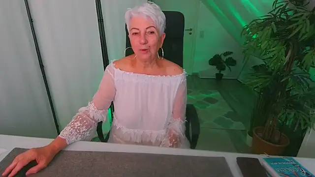LovelyHelena Chat XXX in diretta