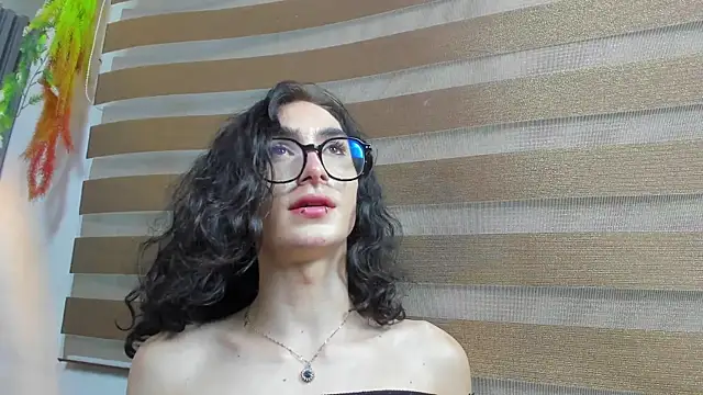 Chat +18 de Shammy_rosse ao vivo