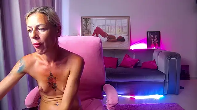 Skinny_Nally élő XXX-chatje