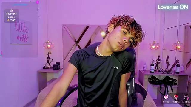 Show modela Anyelo_Twink na web-kameri