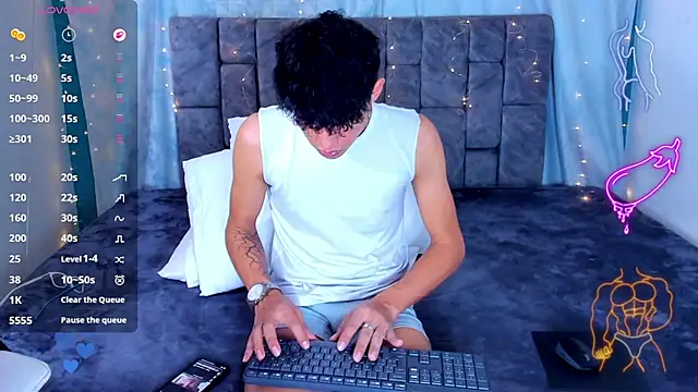Show modela NicolasTorrez na web-kameri