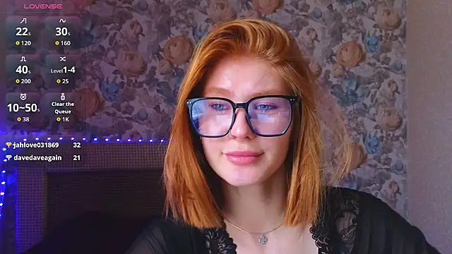 Juli_Ginger Chat XXX in diretta