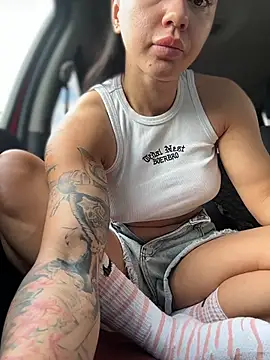 JulliaVegas' Live XXX Chat