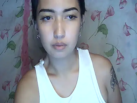 XXnaughty_08XX Adlı Modelin Canlı XXX Sohbeti