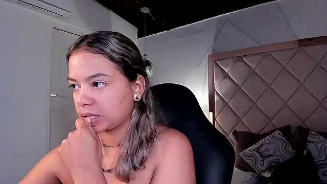 dulce_lyraa1 Adlı Modelin Canlı XXX Sohbeti