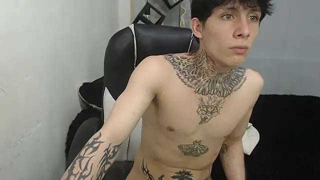 Cry_thereal élő XXX-chatje