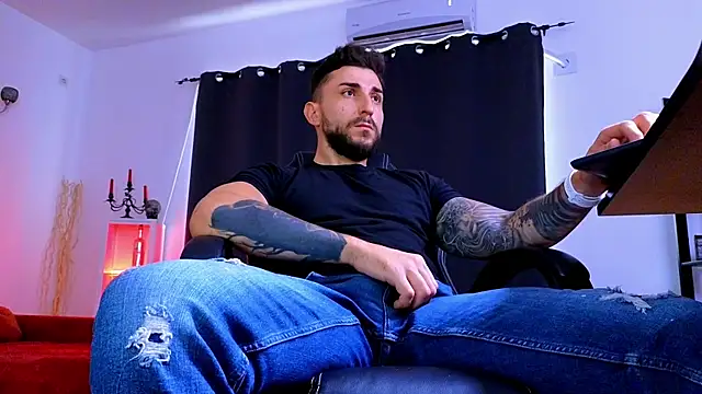 MightyAaron66 Live XXX Chat